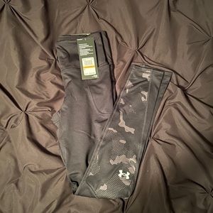 NWTS under armour black womans leggings size small! Never worn